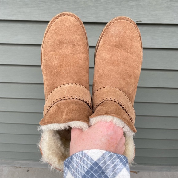 UGG boots size 7.5 - Picture 4 of 4